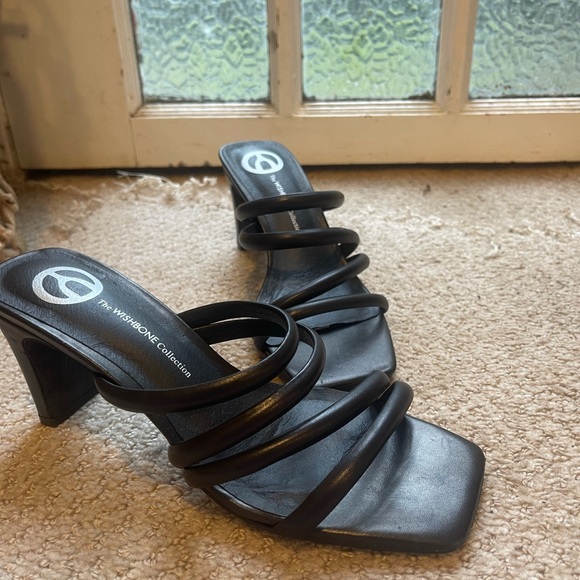 Wishbone Black Mules - Picture 3 of 3